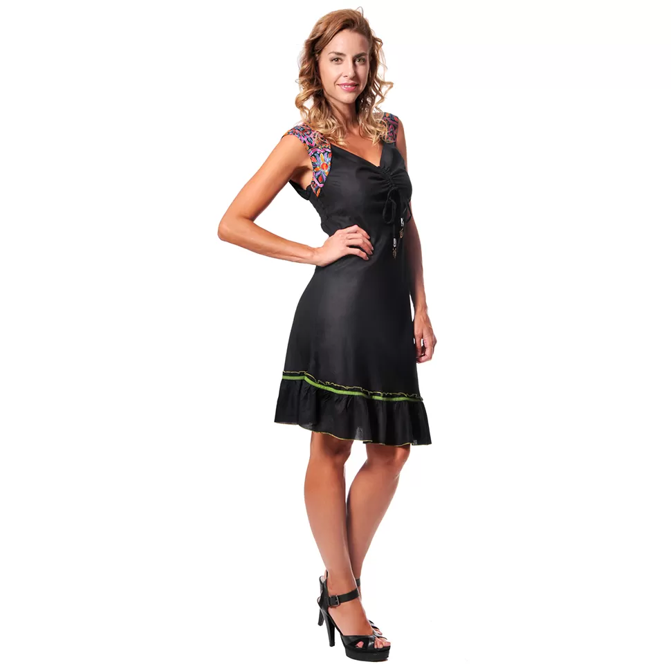 Vestido Corto con Escote Drapeado