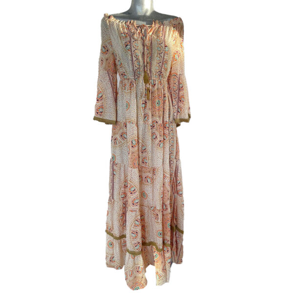 Vestido de Cuello Arresortado con Adornos 1 01