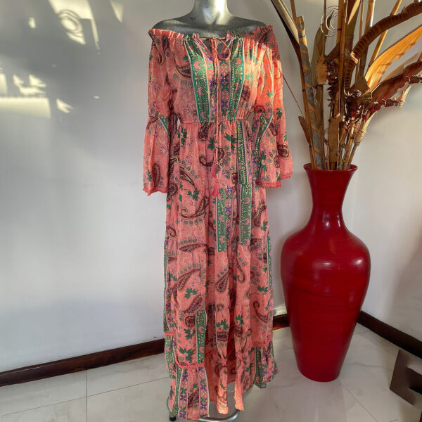 Vestido de Cuello Arresortado con Adornos 2 01