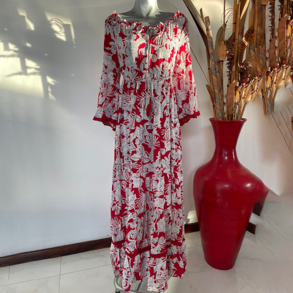 Vestido de Cuello Arresortado con Adornos 3 01